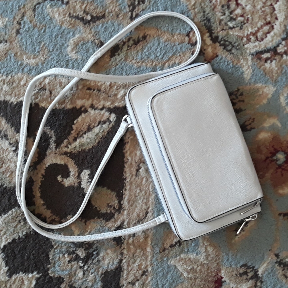 *Host Pick* Apt.9 safekeeper zip around crossbody bag